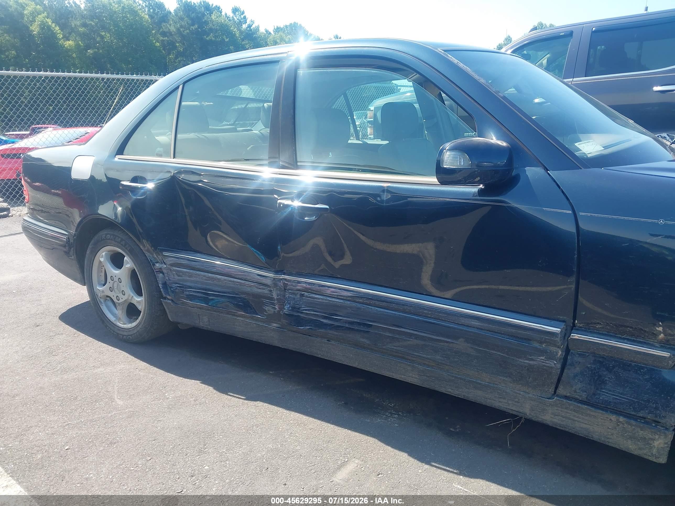 2001 MERCEDES-BENZ E 320