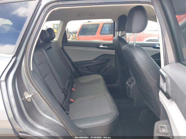 2022 VOLKSWAGEN TAOS 1.5T SE — I8