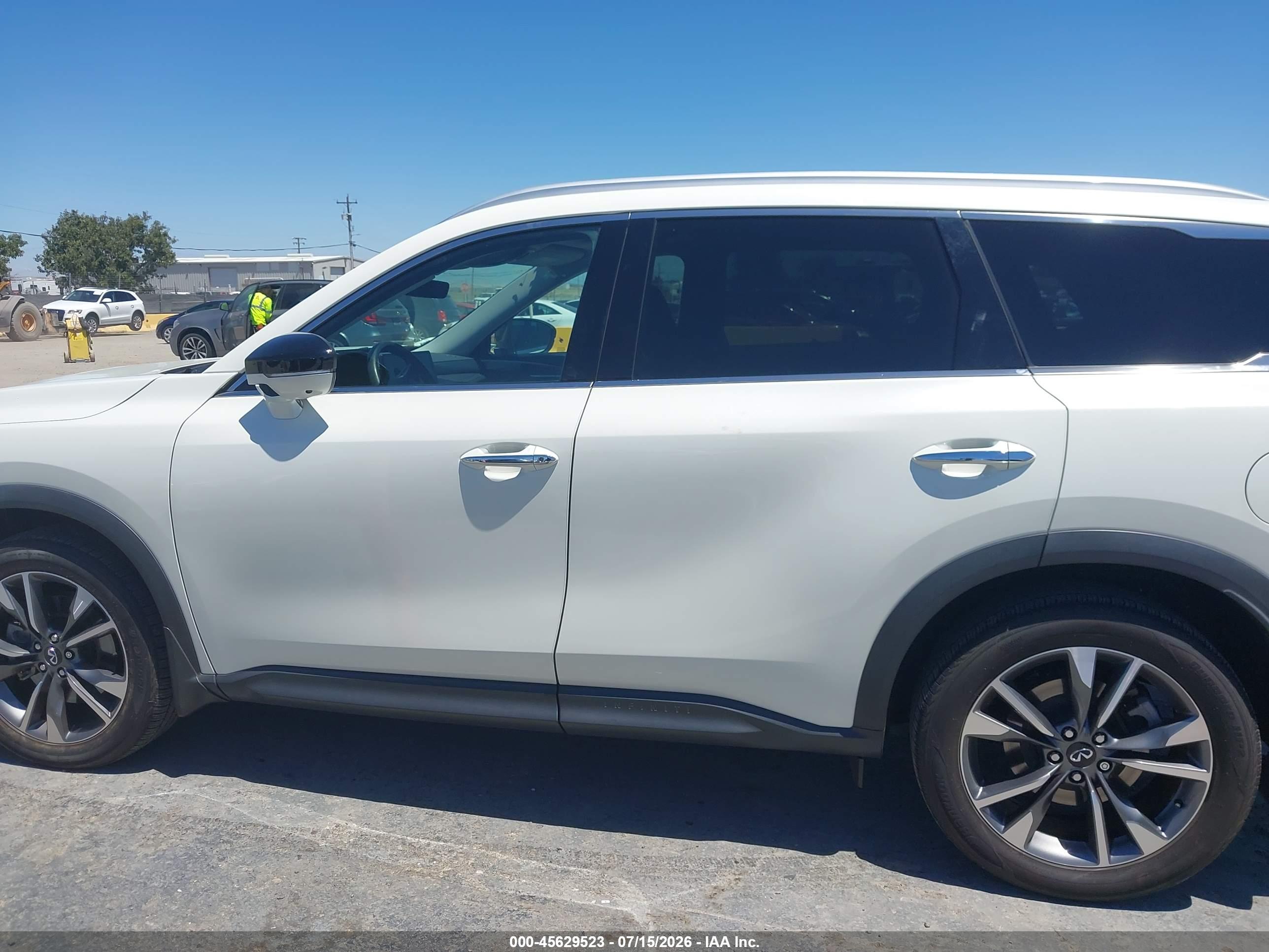 2023 INFINITI QX60 LUXE AWD