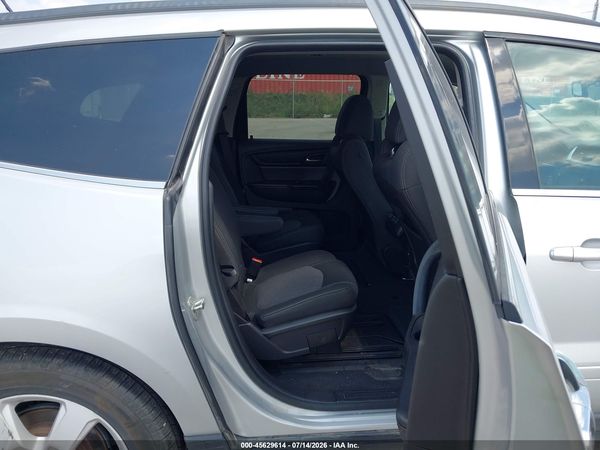 2016 CHEVROLET TRAVERSE LT — I8
