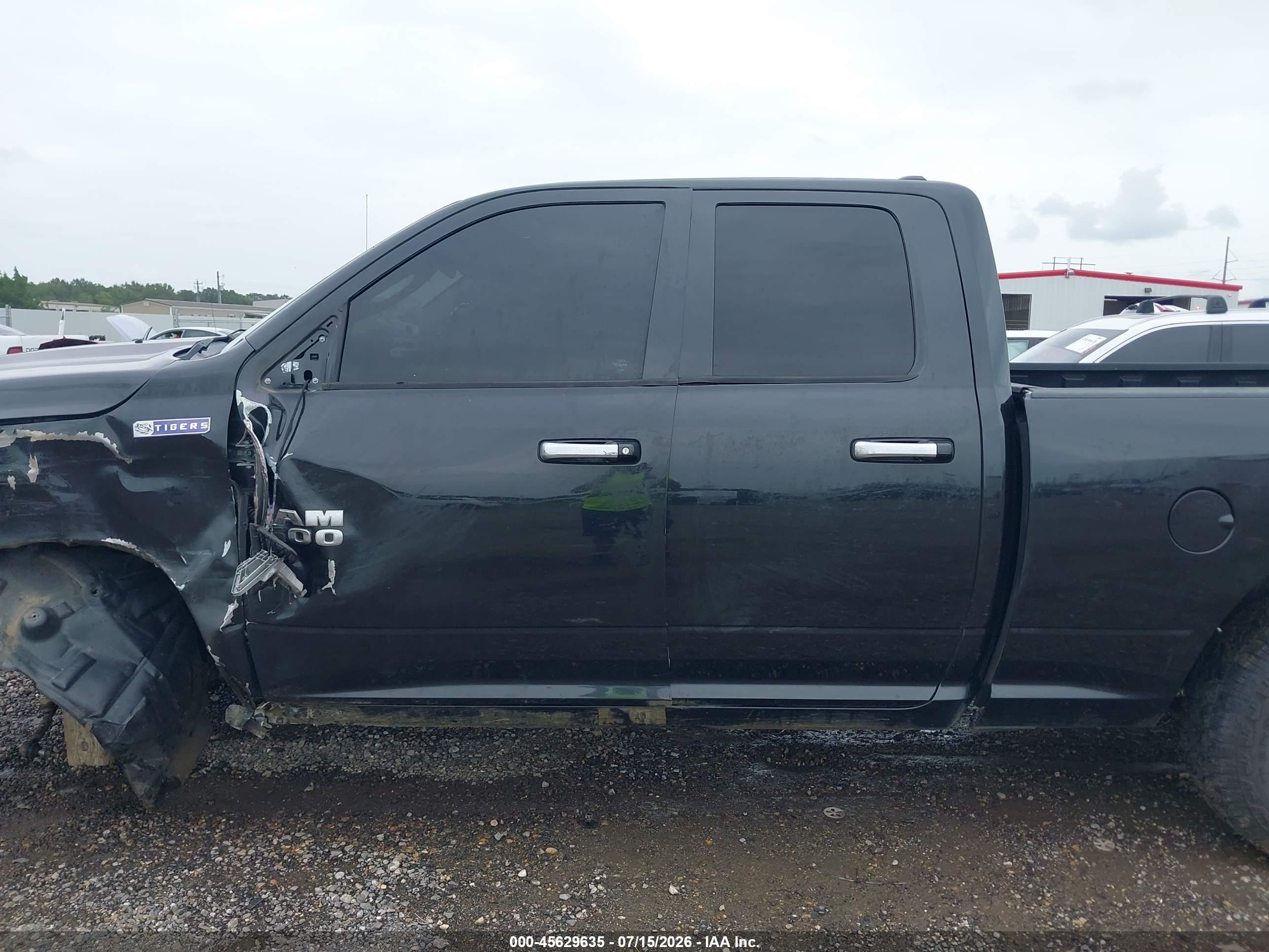 2017 RAM 1500 SLT  4X4 6'4 BOX