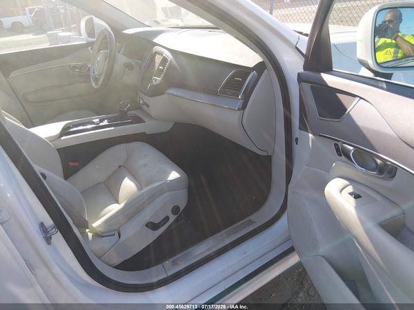 2022 VOLVO XC90 T5 MOMENTUM