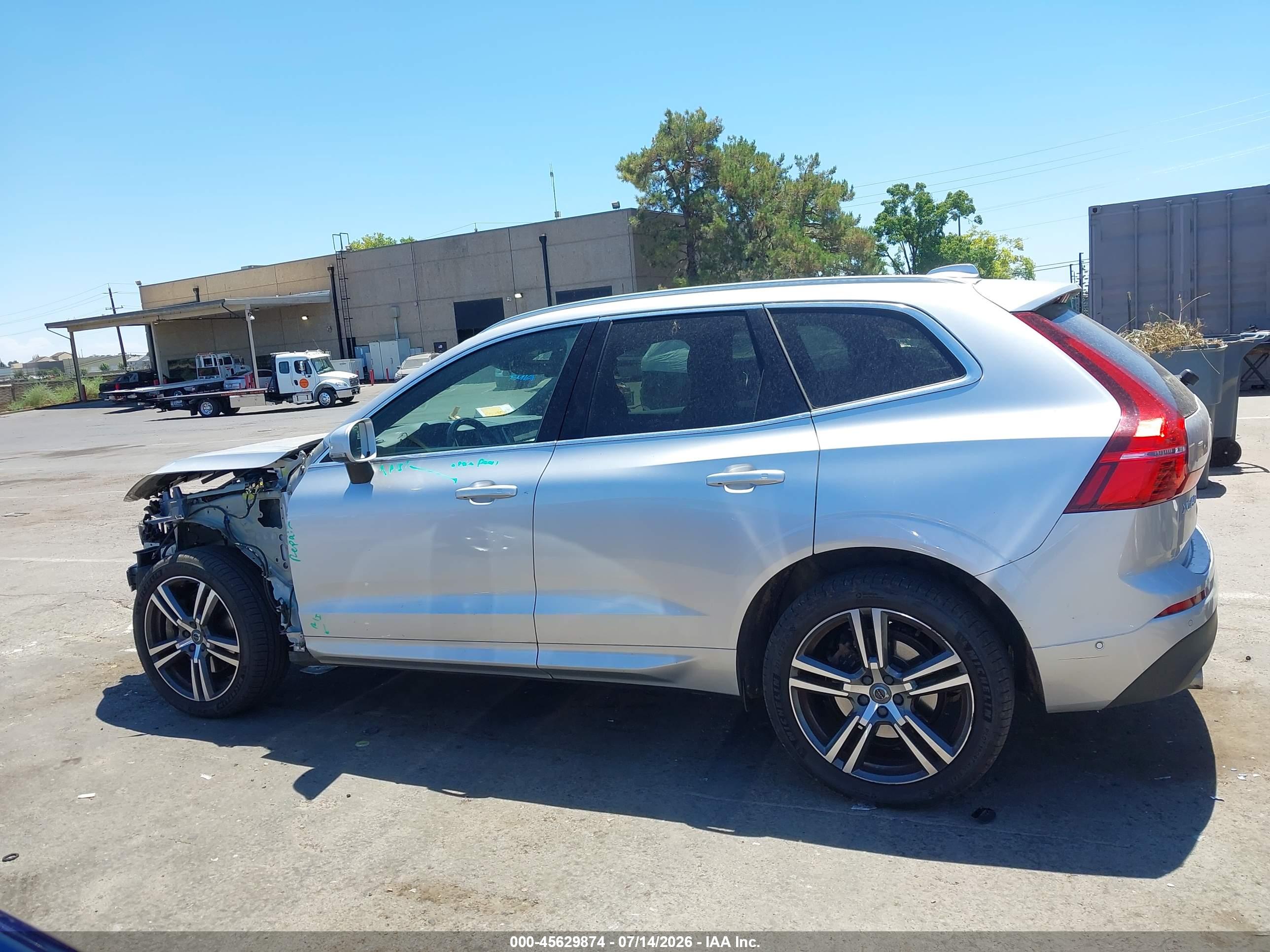 2018 VOLVO XC60 T6 MOMENTUM