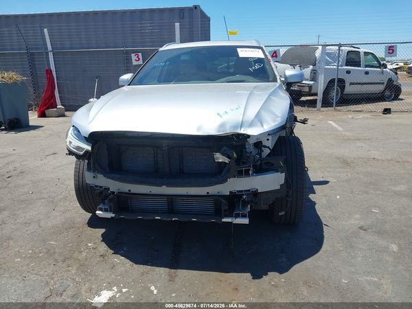 2018 VOLVO XC60 T6 MOMENTUM