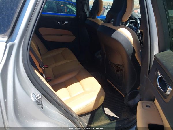 2018 VOLVO XC60 T6 MOMENTUM
