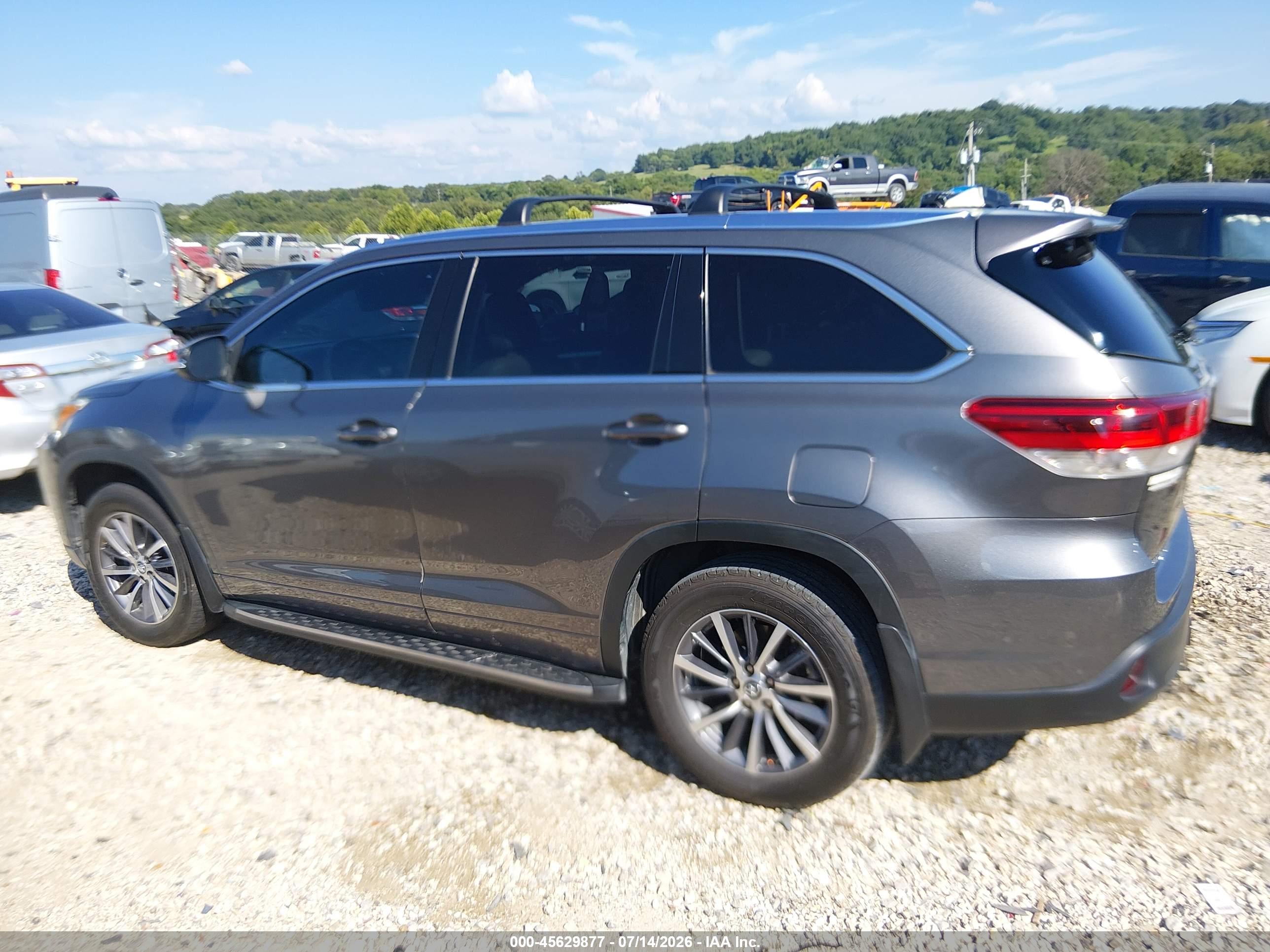 2018 TOYOTA HIGHLANDER XLE