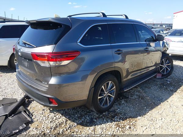 2018 TOYOTA HIGHLANDER XLE