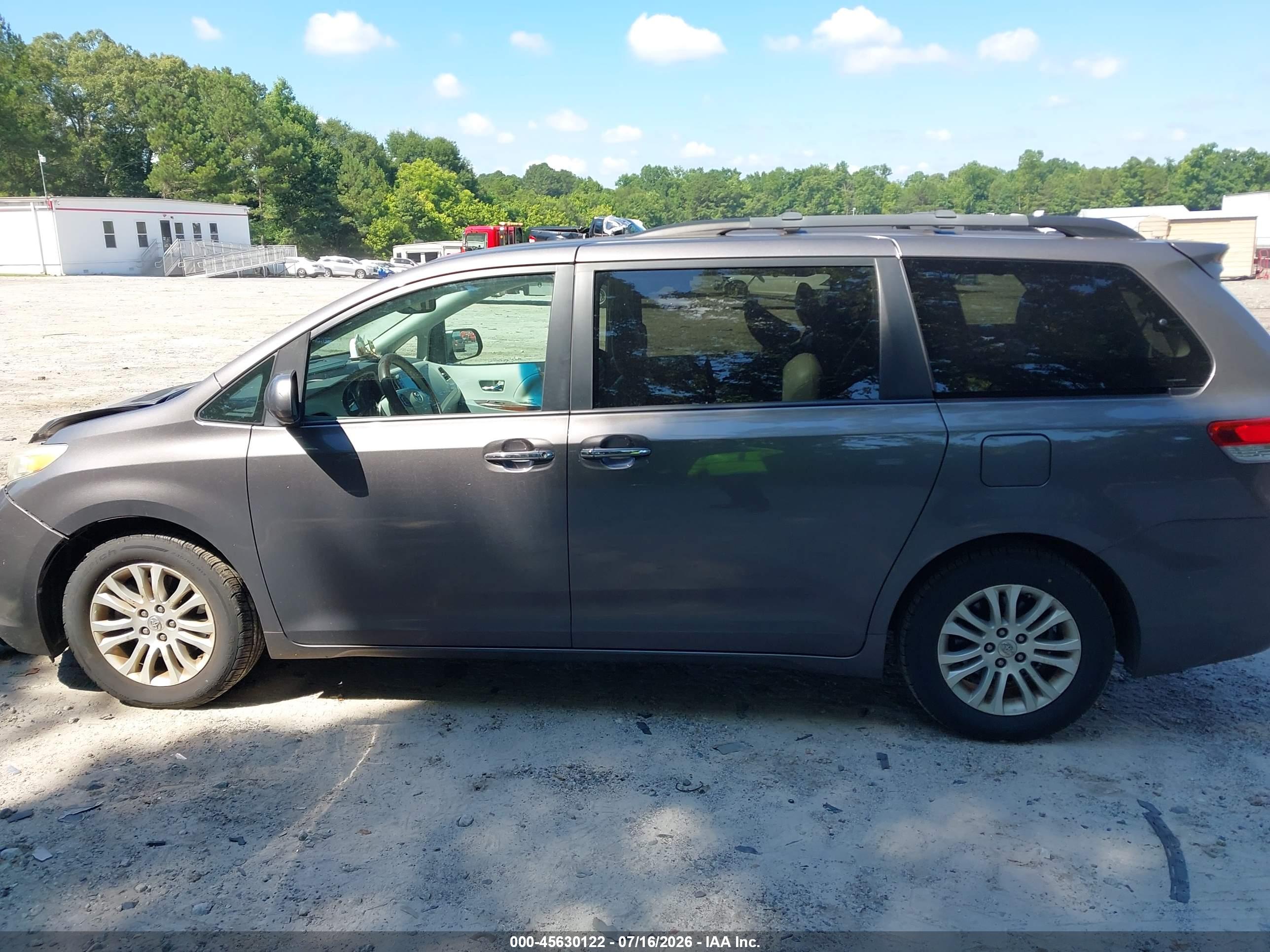 2012 TOYOTA SIENNA XLE V6 8 PASSENGER