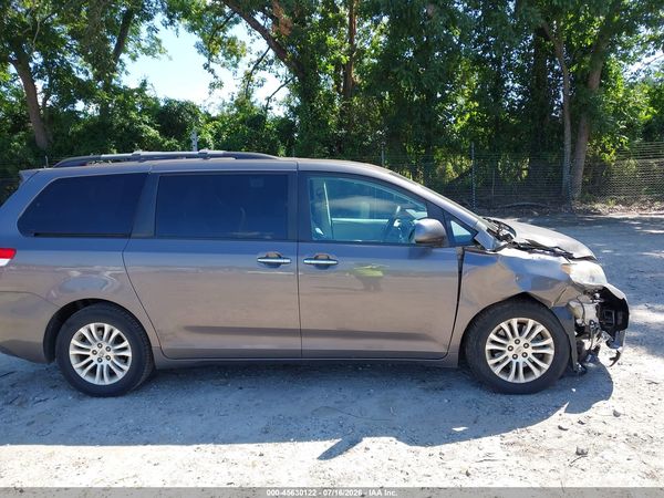 2012 TOYOTA SIENNA XLE V6 8 PASSENGER