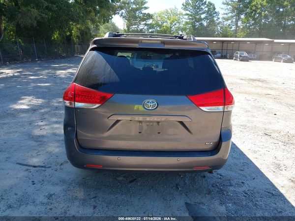 2012 TOYOTA SIENNA XLE V6 8 PASSENGER