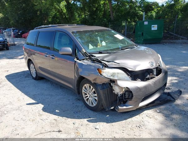 2012 TOYOTA SIENNA XLE V6 8 PASSENGER