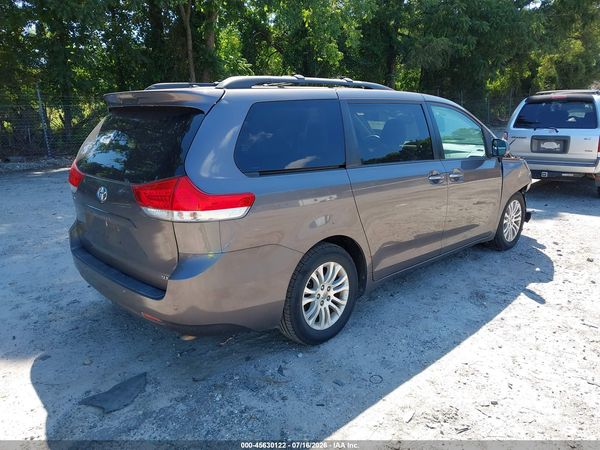 2012 TOYOTA SIENNA XLE V6 8 PASSENGER