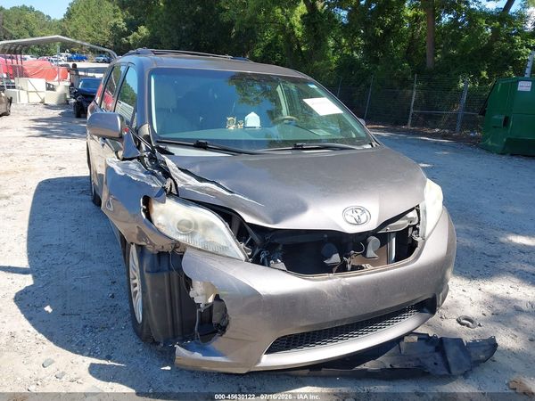 2012 TOYOTA SIENNA XLE V6 8 PASSENGER