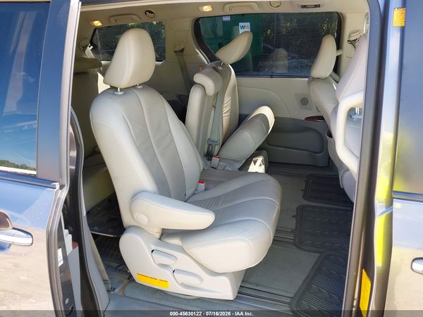 2012 TOYOTA SIENNA XLE V6 8 PASSENGER