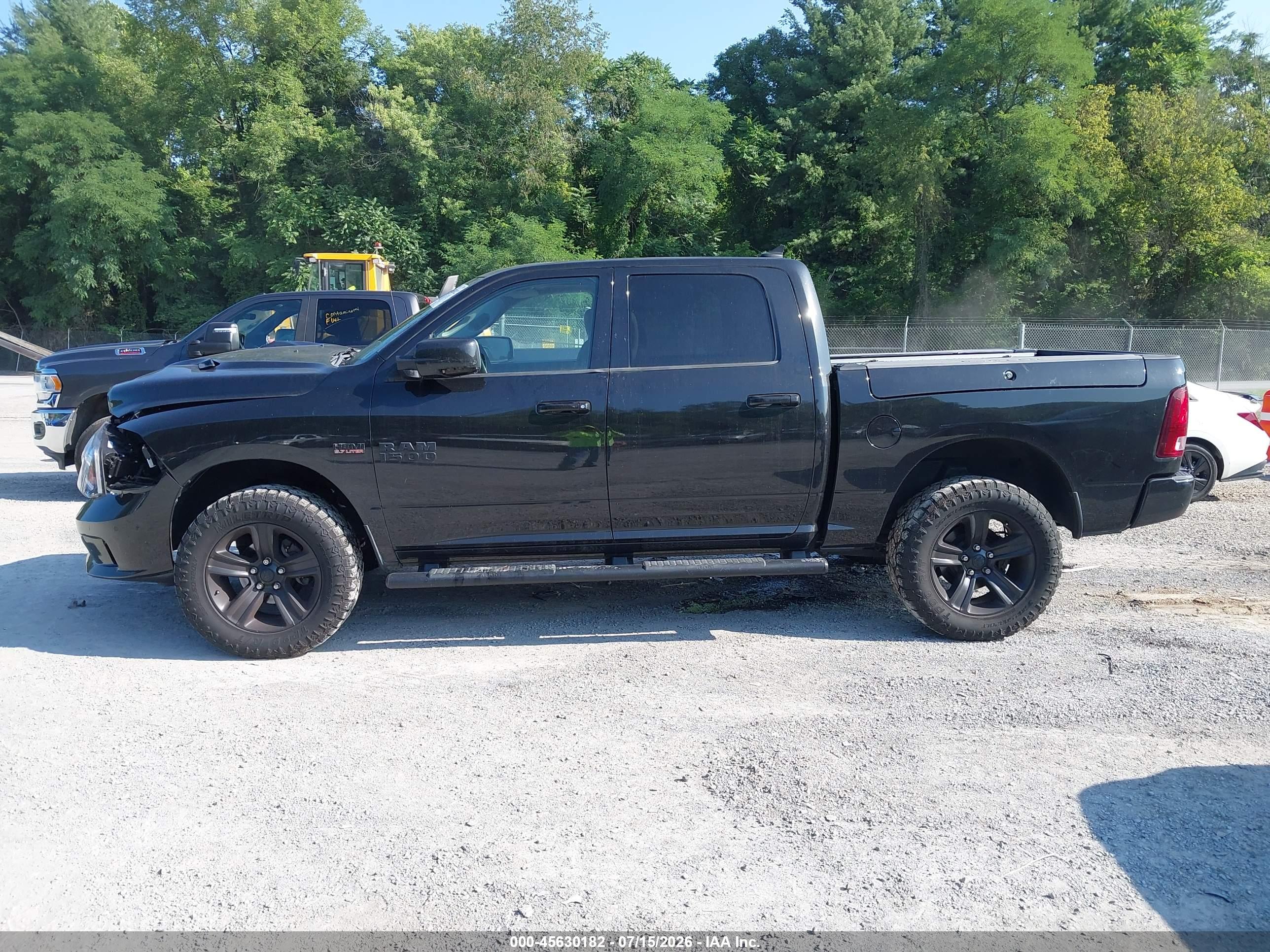 2017 RAM 1500 NIGHT  4X4 5'7 BOX