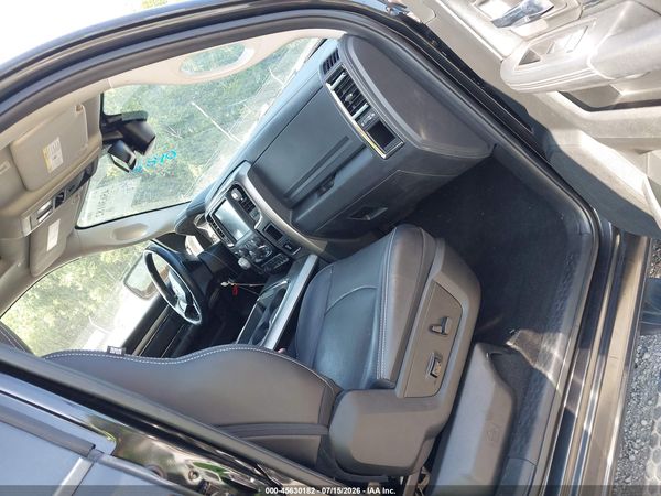 2017 RAM 1500 NIGHT  4X4 5'7 BOX