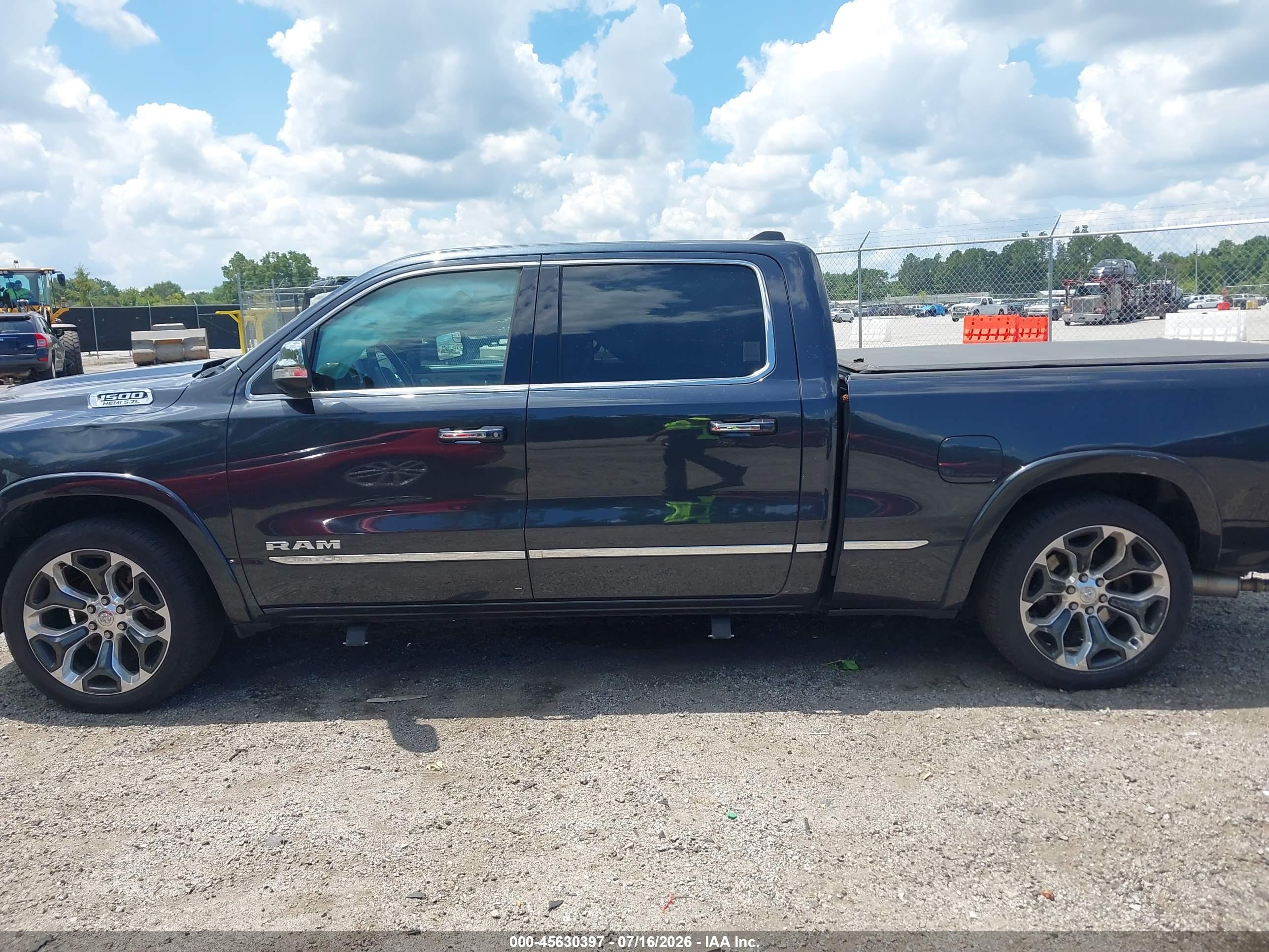 2019 RAM 1500 LIMITED  4X4 6'4 BOX