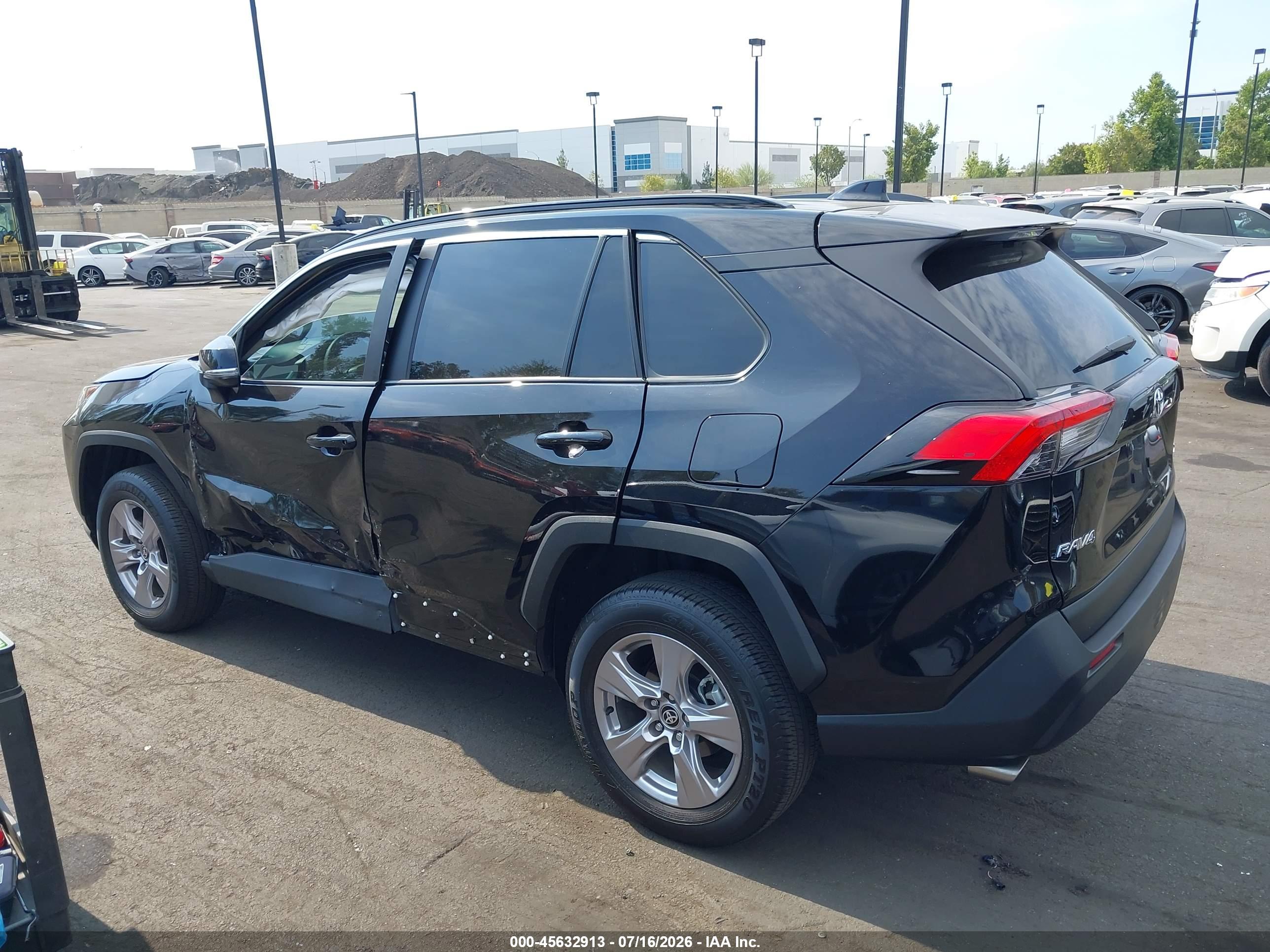 2025 TOYOTA RAV4 XLE