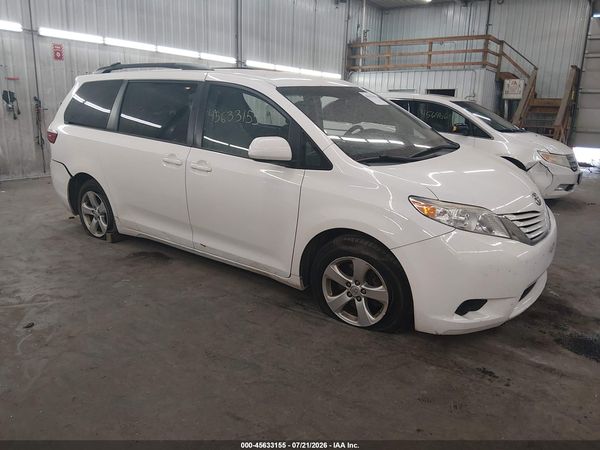 2015 TOYOTA SIENNA LE 8 PASSENGER — I1