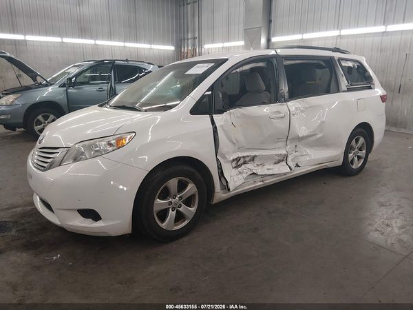 2015 TOYOTA SIENNA — I2