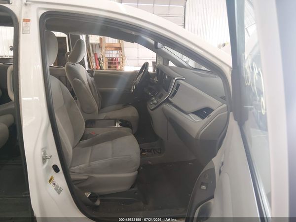2015 TOYOTA SIENNA LE 8 PASSENGER — I5