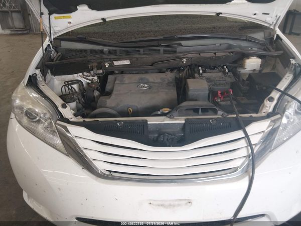 2015 TOYOTA SIENNA LE 8 PASSENGER — I10