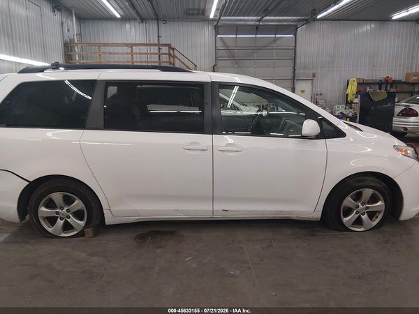 2015 TOYOTA SIENNA LE 8 PASSENGER — I116