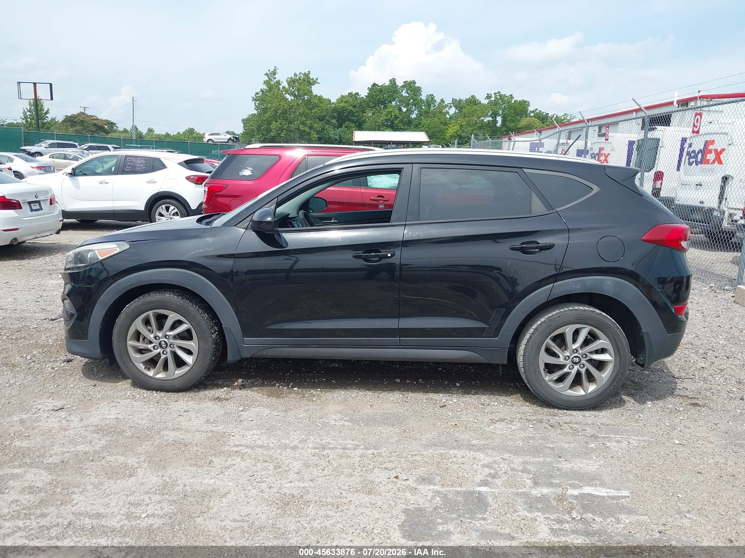 2016 HYUNDAI TUCSON SE