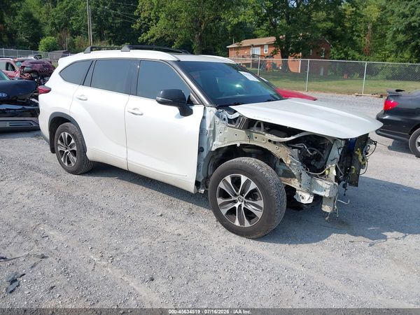 2022 TOYOTA HIGHLANDER XLE