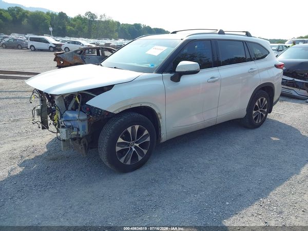 2022 TOYOTA HIGHLANDER XLE