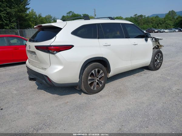 2022 TOYOTA HIGHLANDER XLE