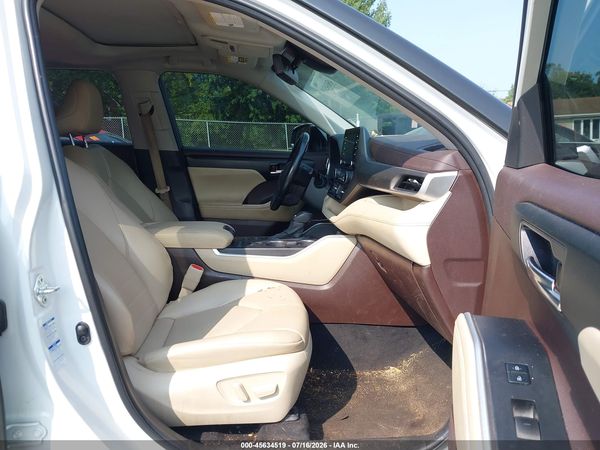 2022 TOYOTA HIGHLANDER XLE