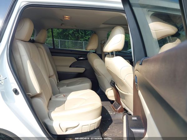 2022 TOYOTA HIGHLANDER XLE