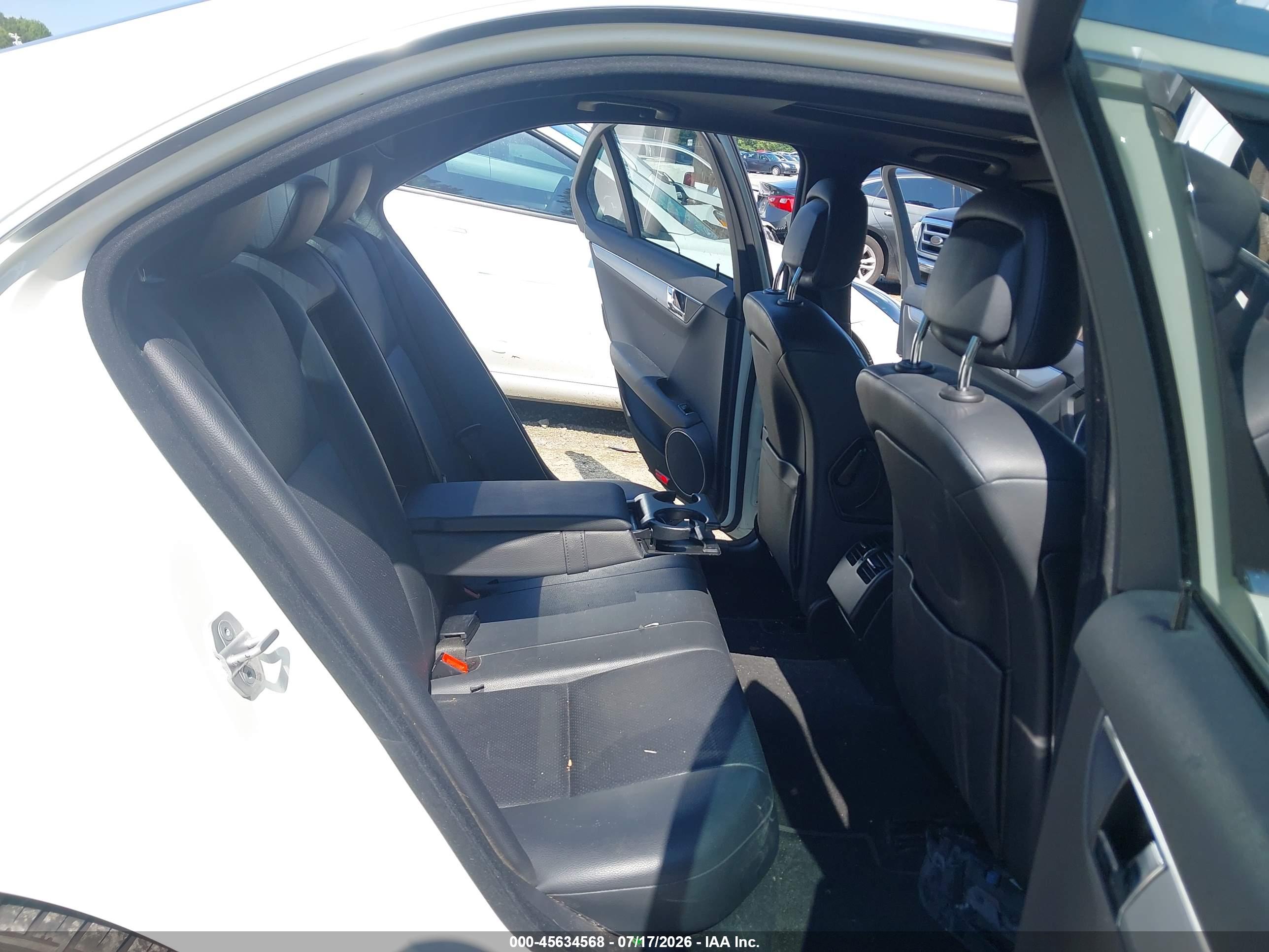 2011 MERCEDES-BENZ C 300 C300