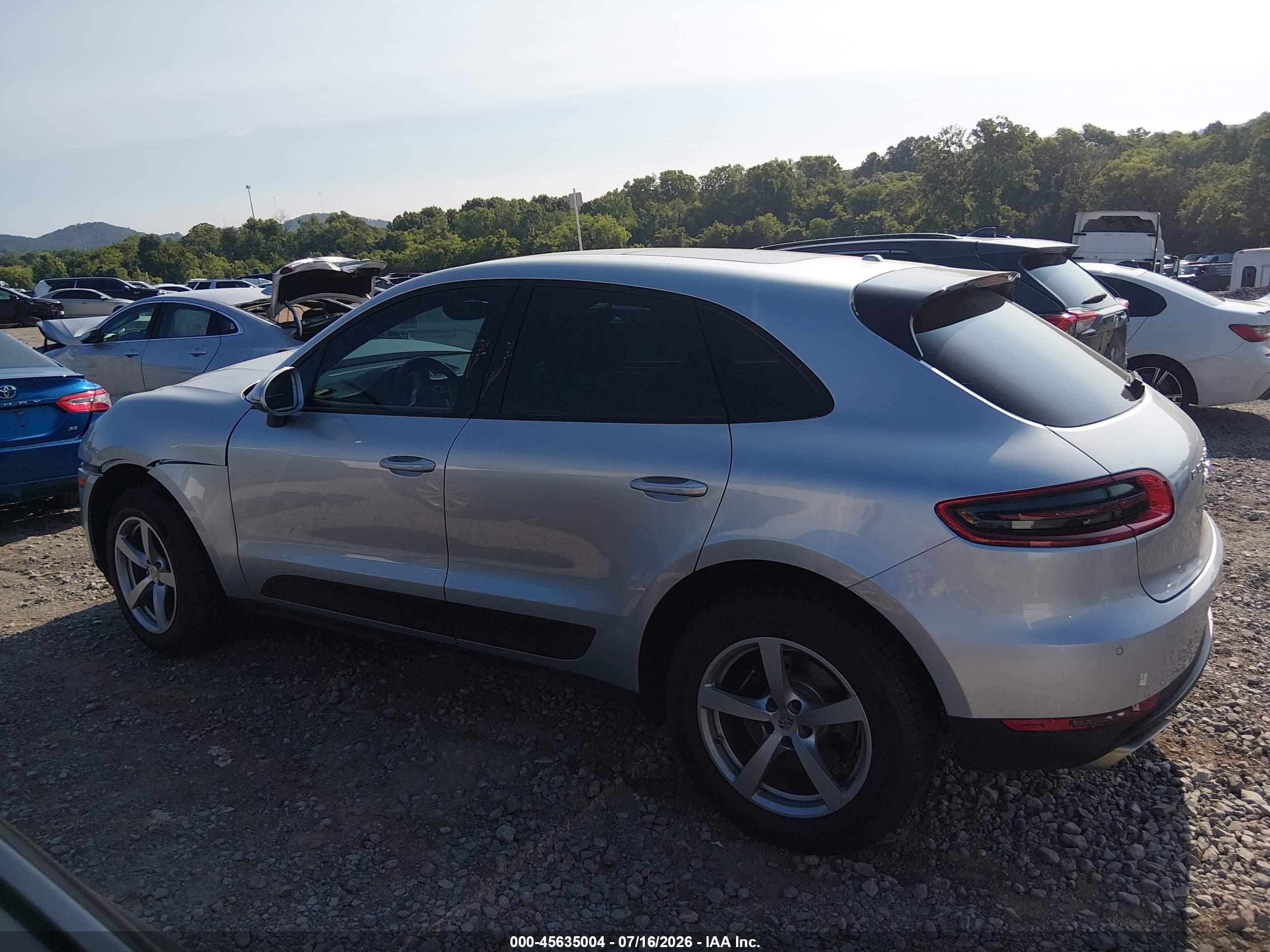 2017 PORSCHE MACAN