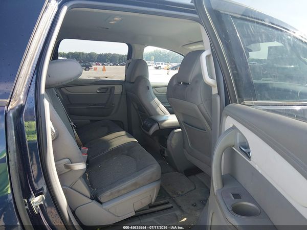 2015 CHEVROLET TRAVERSE LS — I8