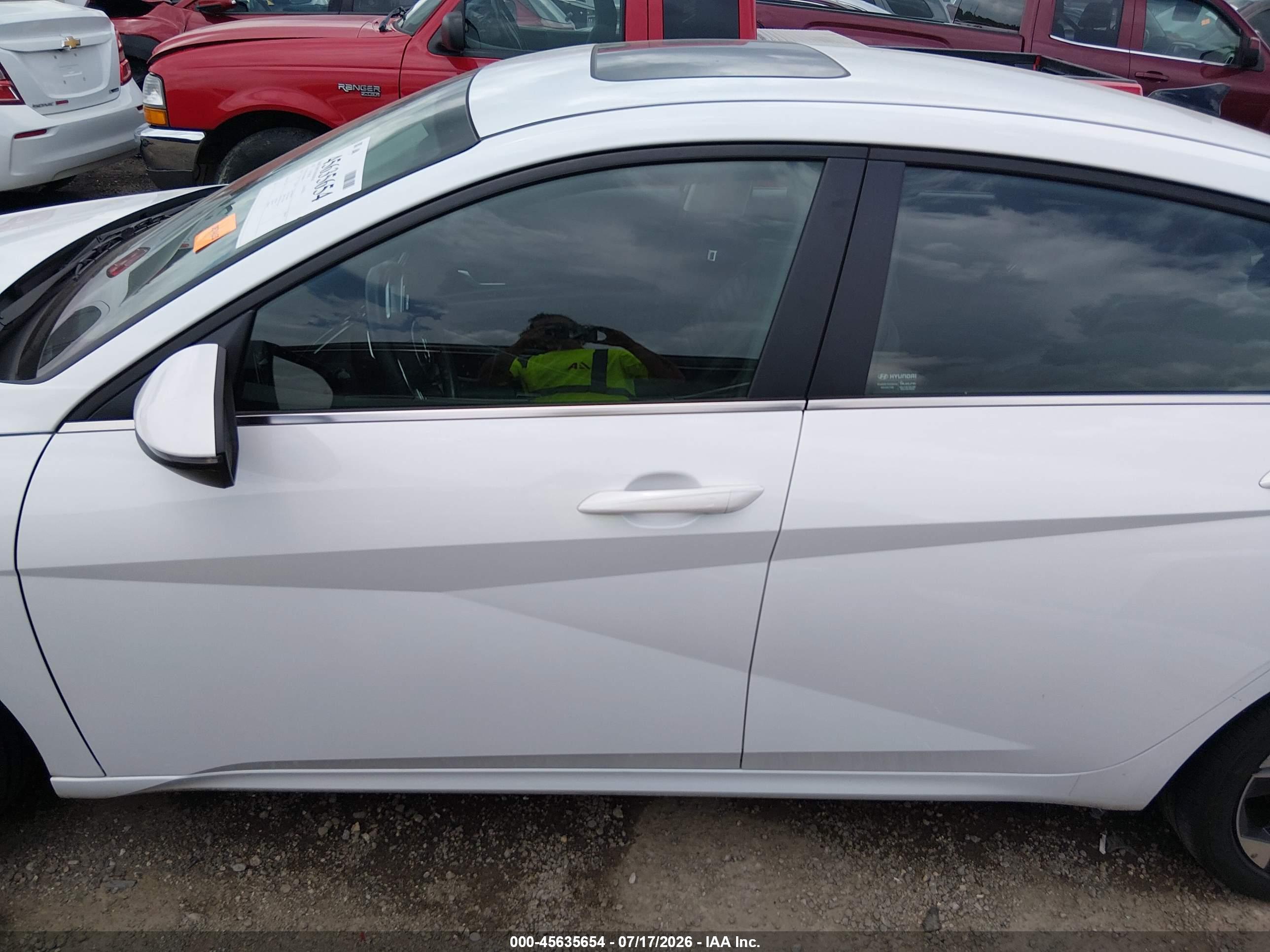 2022 HYUNDAI ELANTRA LIMITED