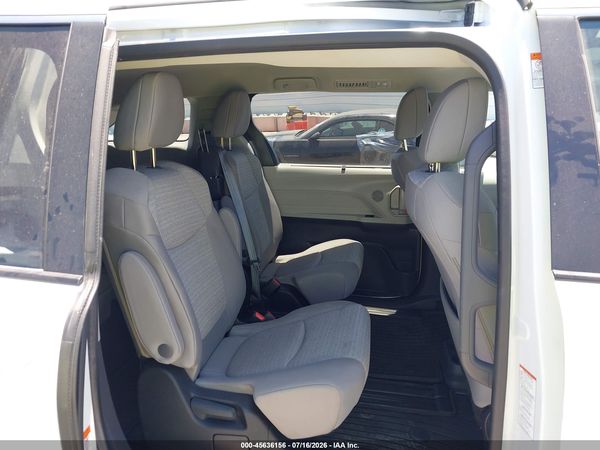 2023 TOYOTA SIENNA LE — I8