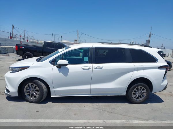 2023 TOYOTA SIENNA LE — I117