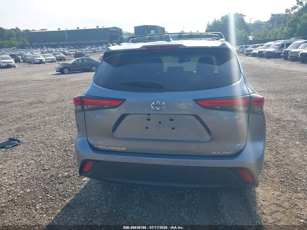 2022 TOYOTA HIGHLANDER XLE