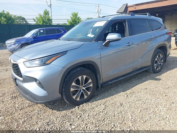 2022 TOYOTA HIGHLANDER XLE