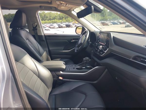 2022 TOYOTA HIGHLANDER XLE