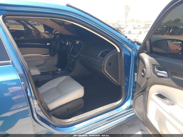 2022 CHRYSLER 300 TOURING L AWD — I5