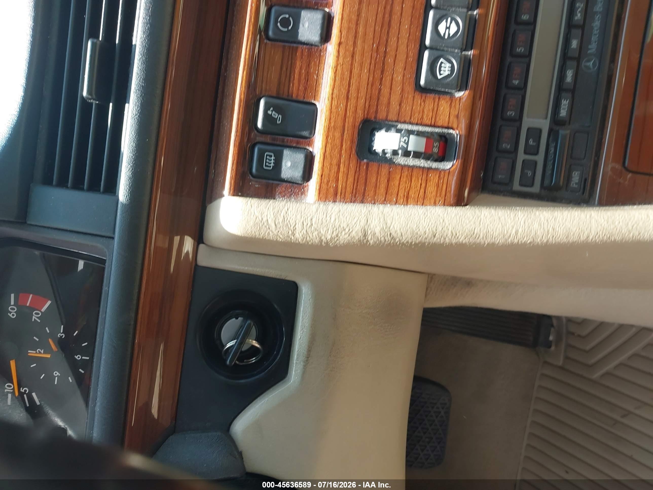 1992 MERCEDES-BENZ 300 300E