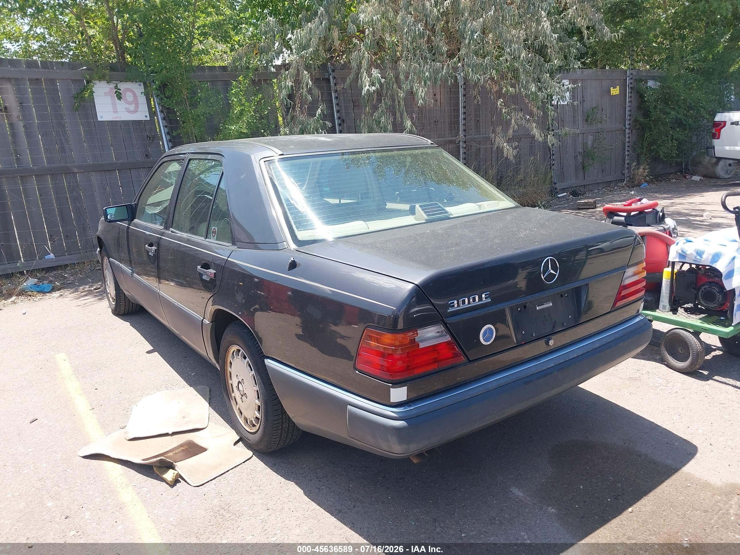 1992 MERCEDES-BENZ 300 300E