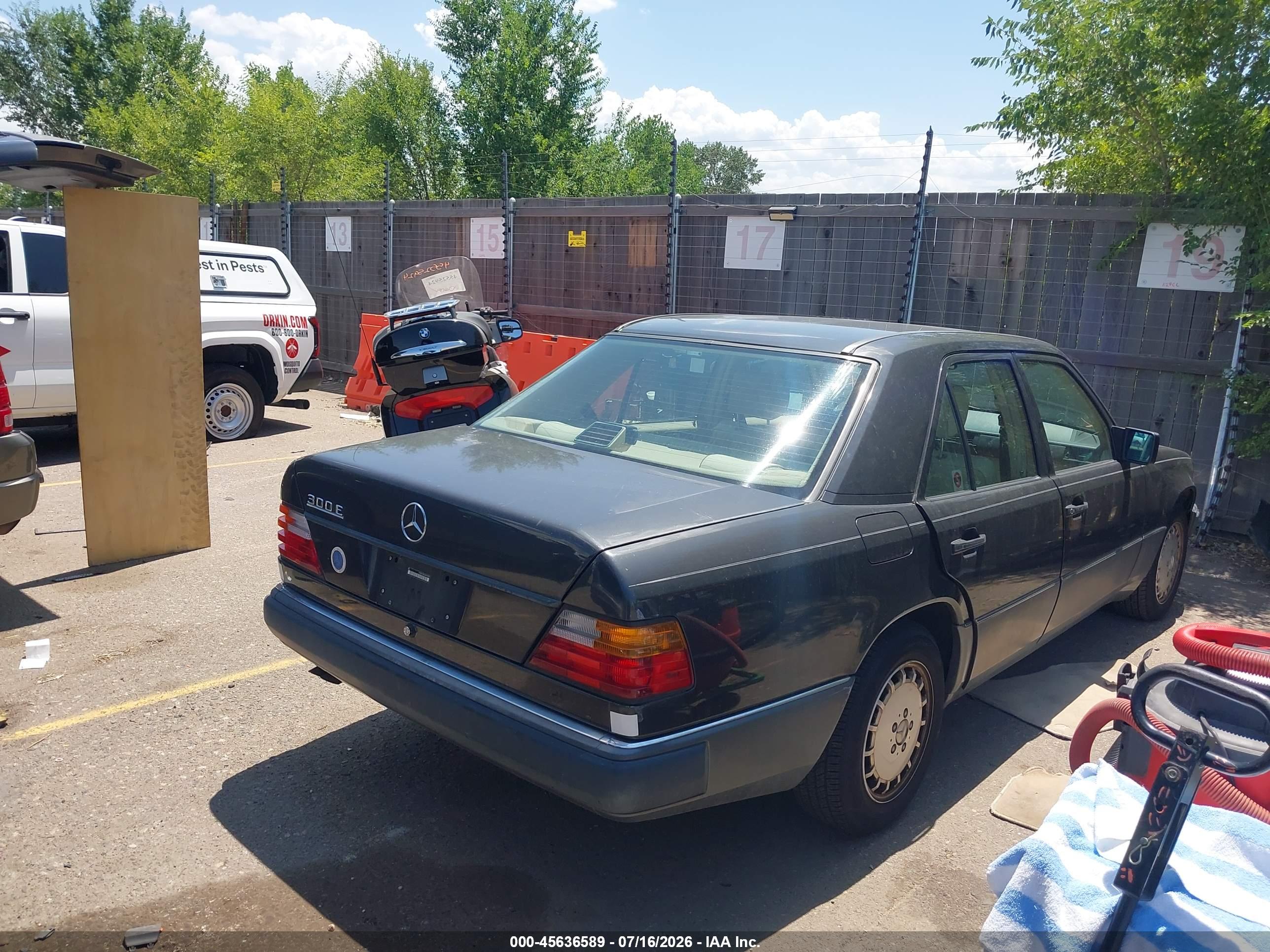 1992 MERCEDES-BENZ 300 300E
