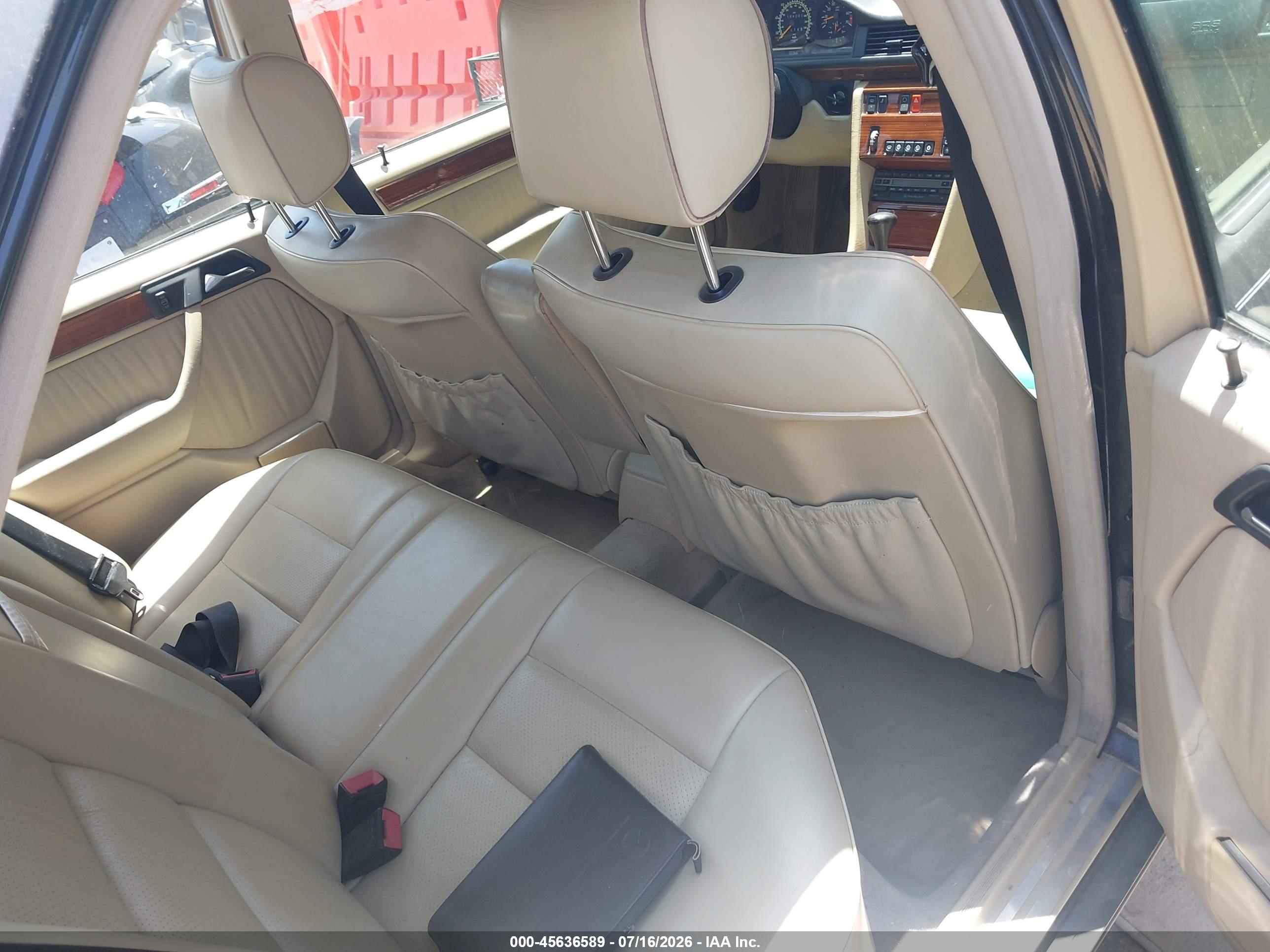 1992 MERCEDES-BENZ 300 300E