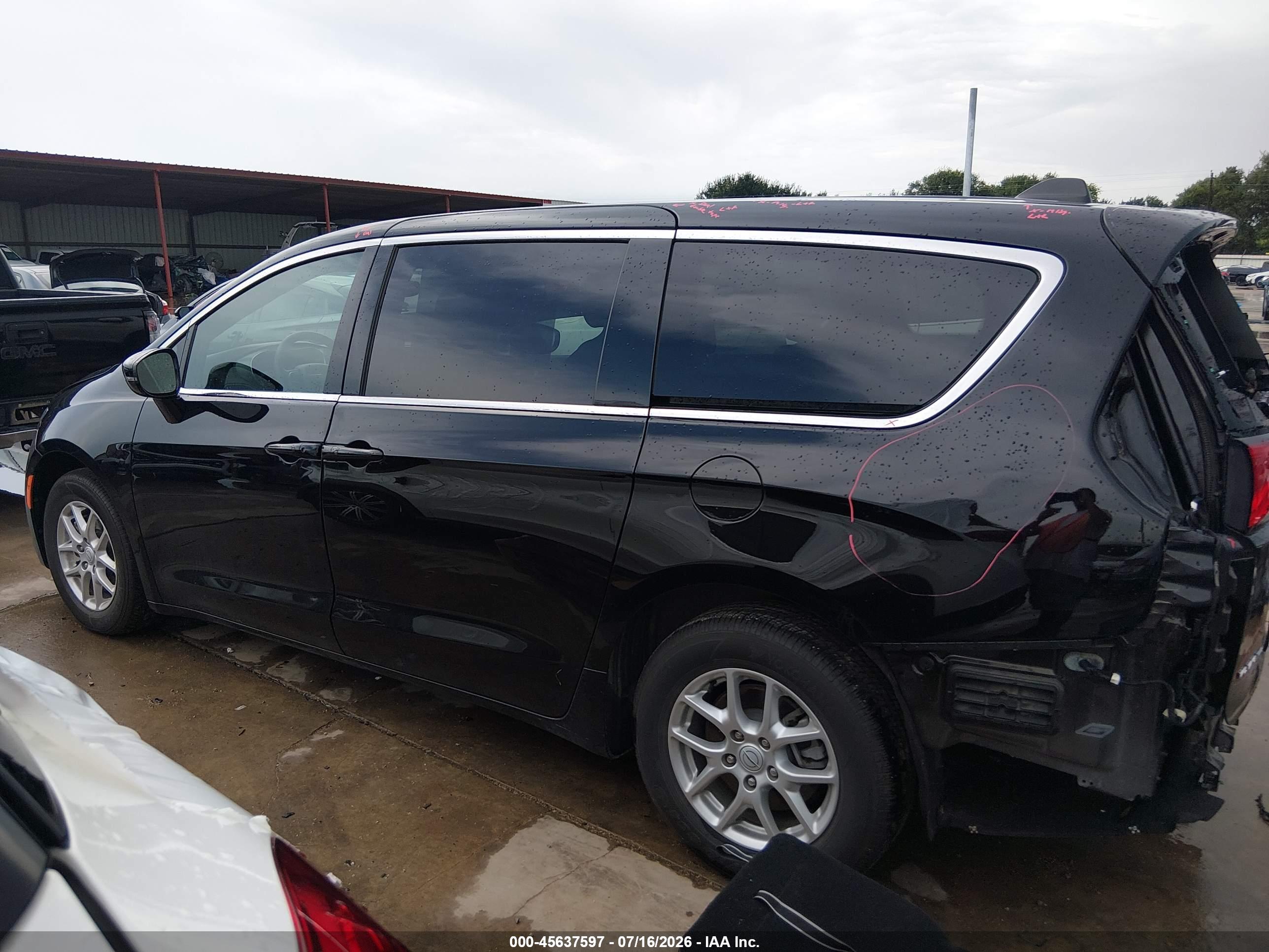 2025 CHRYSLER VOYAGER LX