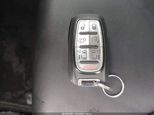 2025 CHRYSLER VOYAGER LX