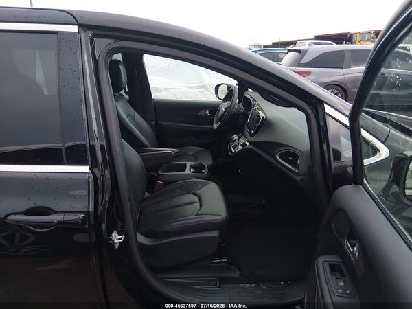 2025 CHRYSLER VOYAGER LX